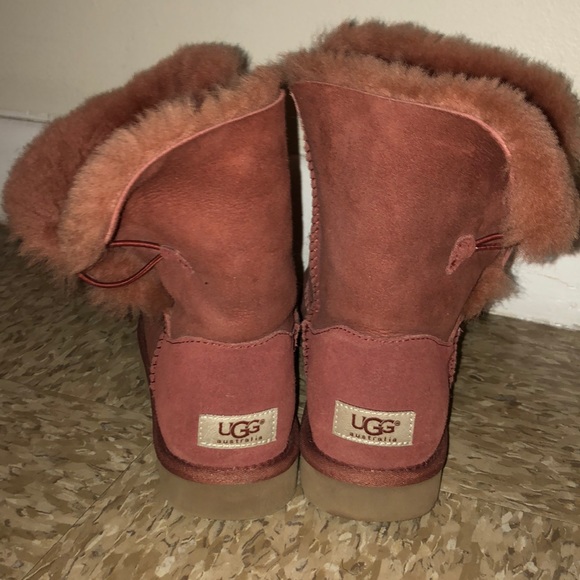 SOLD - Mauve Ugg Boots - Picture 1 of 6